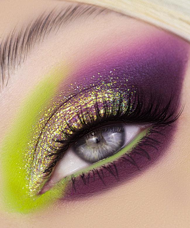 Multichrome loose eyeshadow with an enchanting holographic finish. Shimmers in a kaleidoscope of colors, shifting hues beautifully under different lighting. Perfect for bold, creative, and eye-catching makeup looks with an always-holographic charm. Light - reflective, spring eye makeup, summer makeup,
